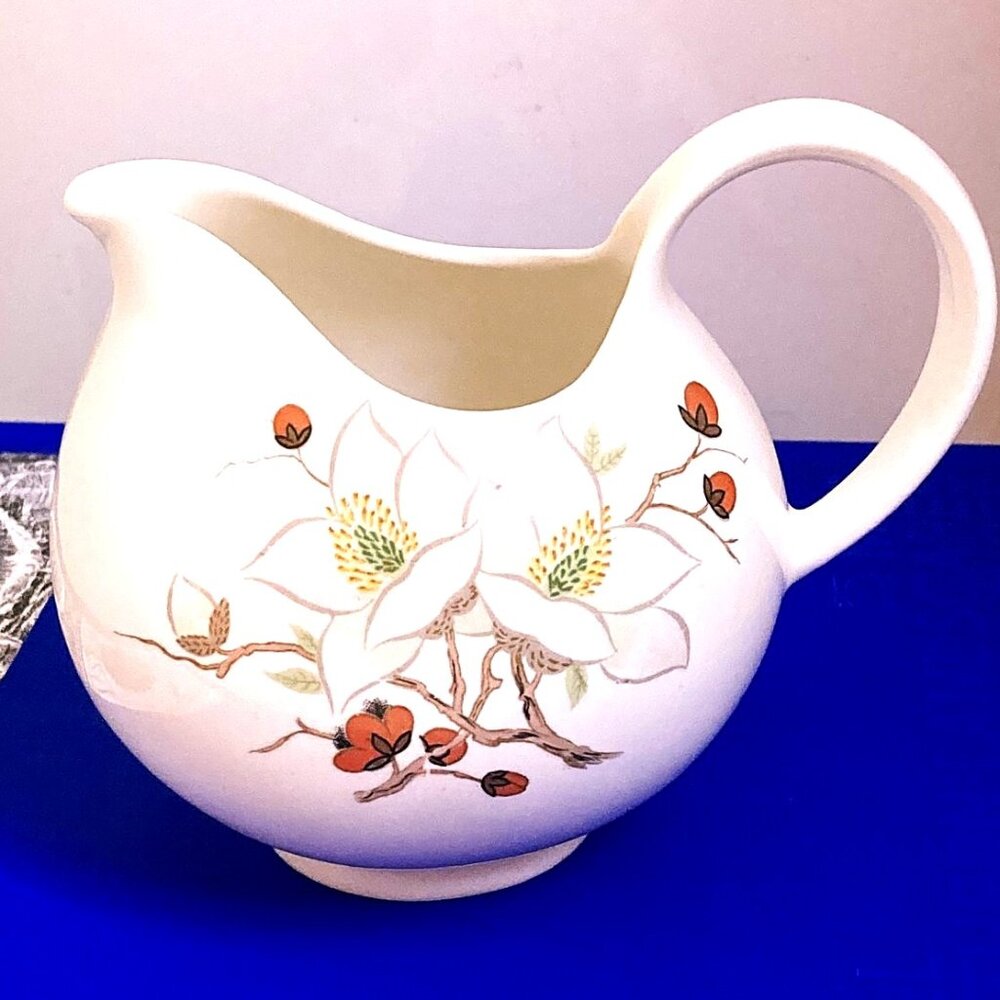 Lovely midcentury creamer by Eva Zeisel for Modern Craft